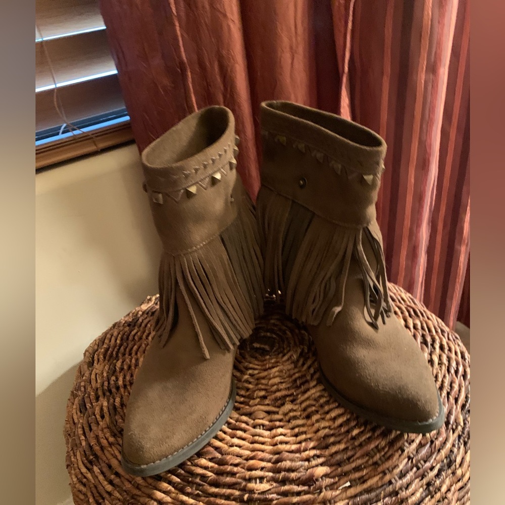 Sbicca suede fringed booties